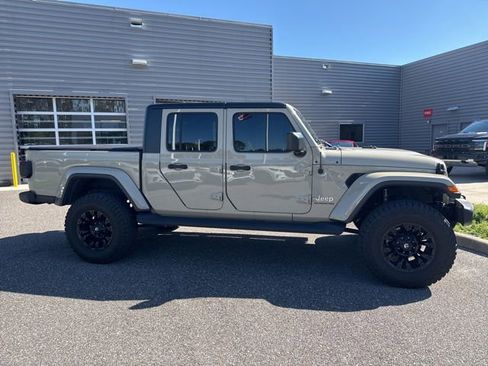 Used 2020 Jeep Gladiator Overland w/ Popular Equipment Package AWD/4WD image 3
