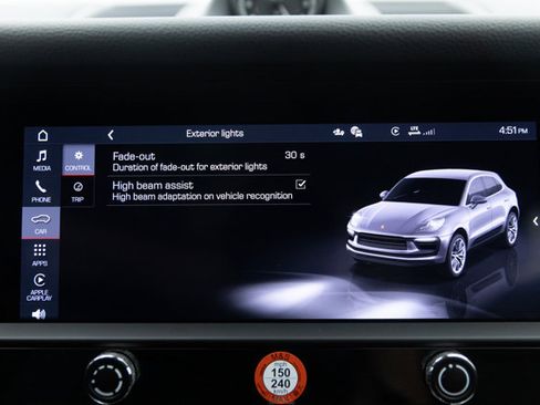 Used 2023 Porsche Macan AWD/4WD image 98