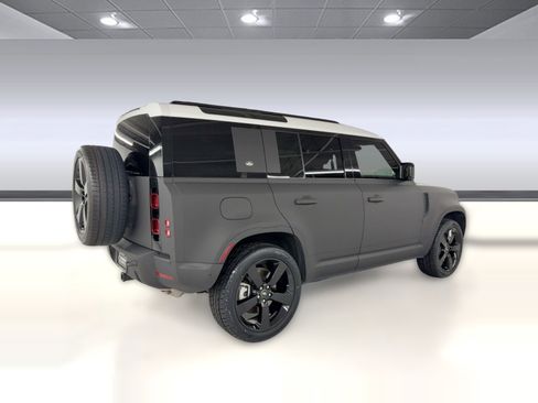 Used 2024 Land Rover Defender 110 X-Dynamic SE image 9