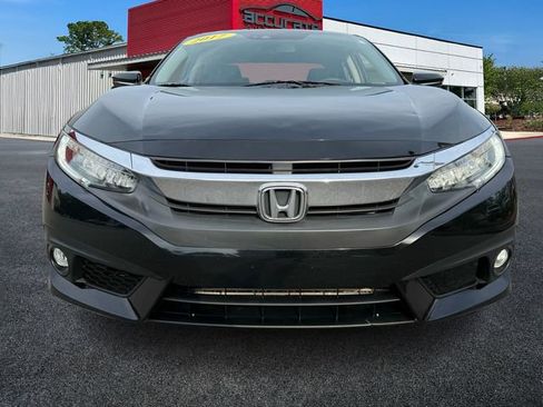 Used 2017 Honda Civic Touring image 8