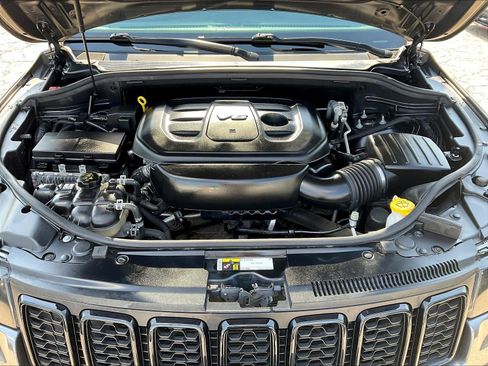 Used 2018 Jeep Grand Cherokee Altitude AWD/4WD image 30