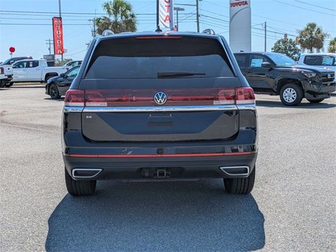 Used 2024 Volkswagen Atlas SE w/ Panoramic Sunroof Package image 4