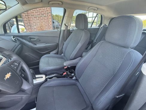Used 2016 Chevrolet Trax LS w/ LPO, Cargo Package FWD image 17