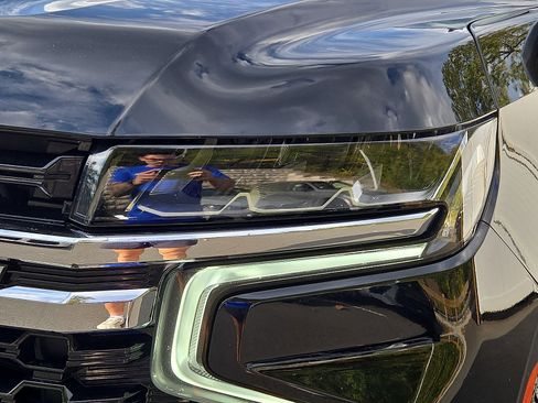 Used 2021 Chevrolet Tahoe Z71 w/ Z71 Off-Road Package image 9