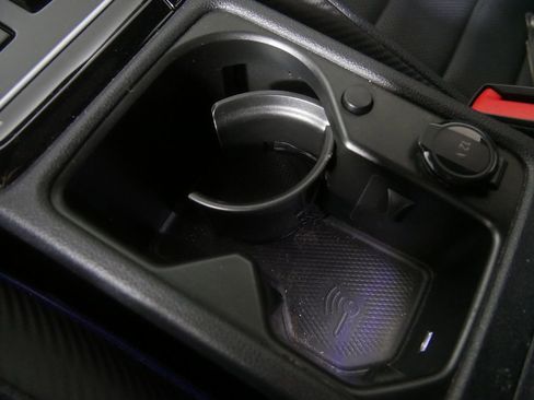 Used 2024 Volkswagen Golf R AWD/4WD image 28
