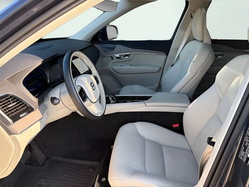 Used 2025 Volvo XC90 B6 Plus w/ Protection Package Premier AWD/4WD image 3