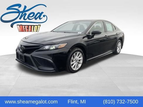 Used 2023 Toyota Camry SE image 1
