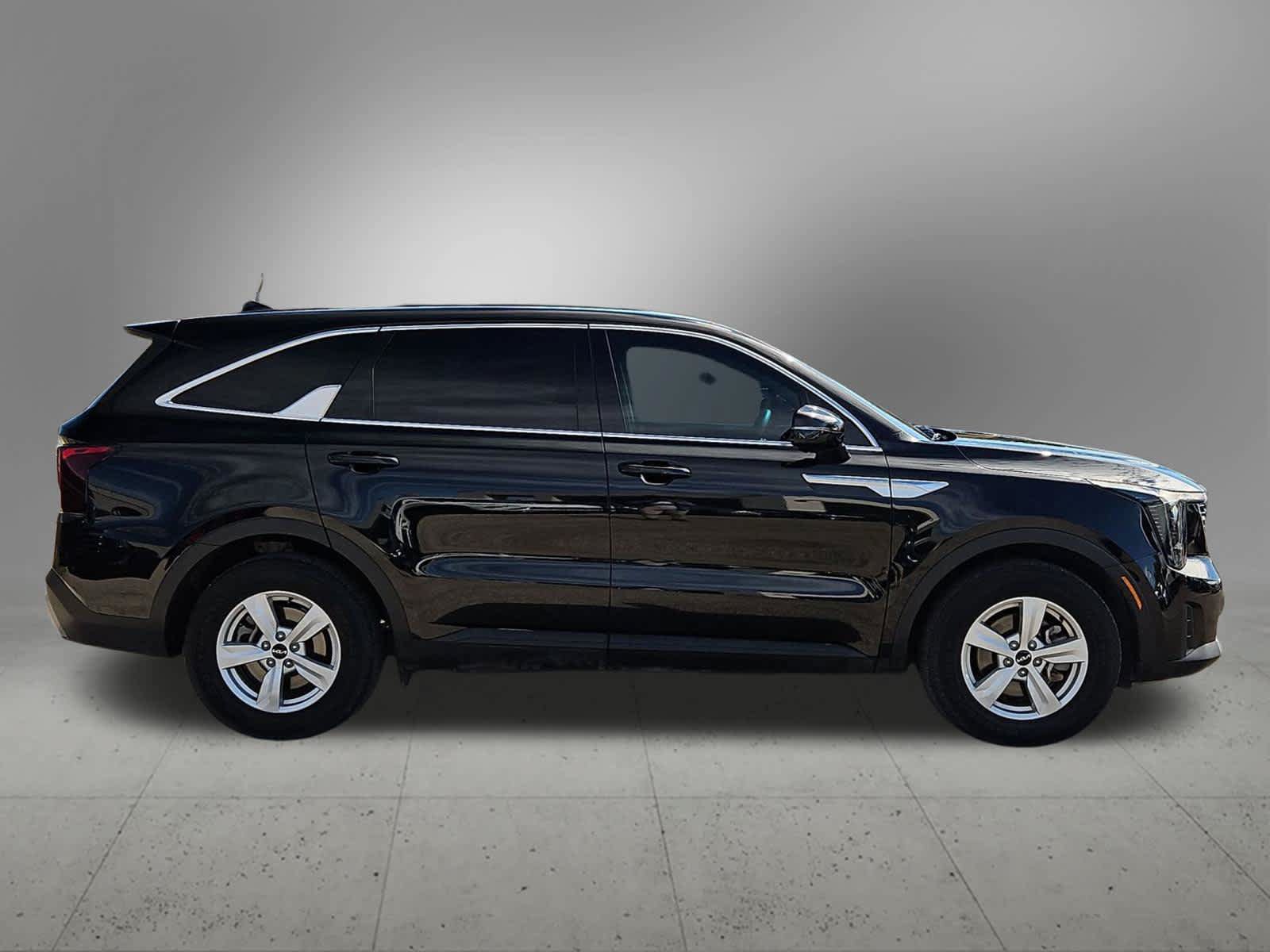 Used 2025 Kia Sorento LX FWD image 7