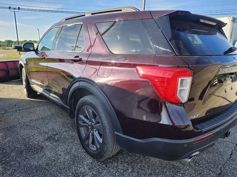 Used 2022 Ford Explorer XLT w/ Equipment Group 202A AWD/4WD image 4