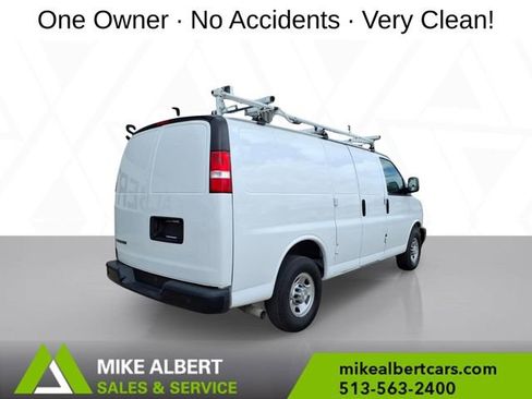 Used 2021 Chevrolet Express 3500 w/ Driver Convenience Package RWD image 7