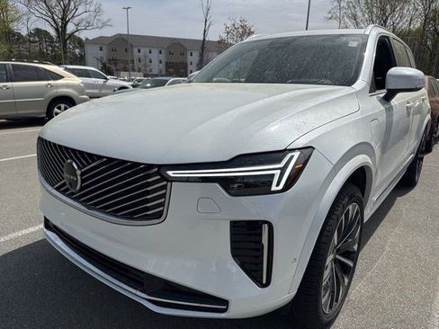 Used 2025 Volvo XC90 T8 Ultra w/ Protection Package Premier image 7