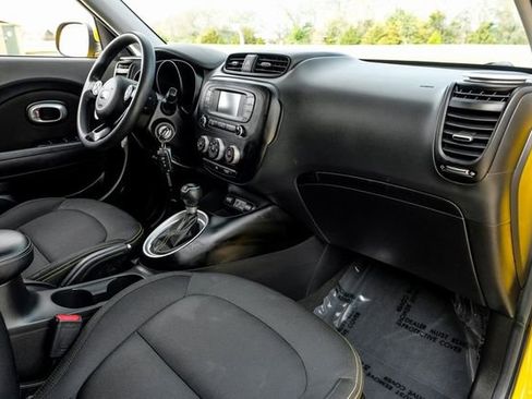 Used 2016 Kia Soul + image 16
