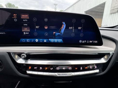 Used 2025 Cadillac Lyriq Luxury RWD image 25