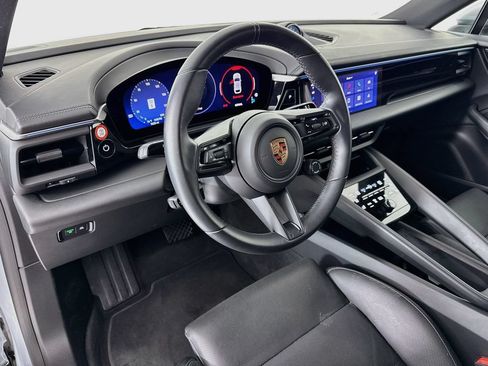 Certified 2025 Porsche Macan Electric RWD image 4