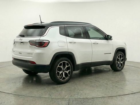 Used 2025 Jeep Compass Limited image 9