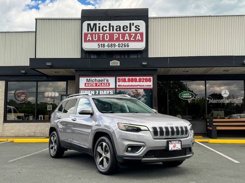 Used 2019 Jeep Cherokee Limited AWD/4WD image 2