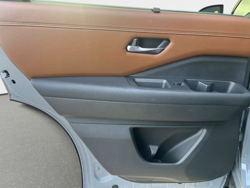 Certified 2023 Nissan Pathfinder Platinum w/ Lighting Package (N93) image 11