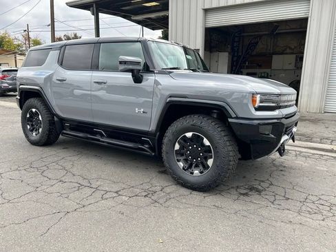 Used 2025 GMC Hummer EV 2X w/ Extreme Off-Road Package AWD/4WD image 7