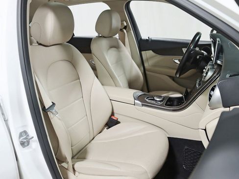 Used 2019 Mercedes-Benz GLC 300 4MATIC image 28