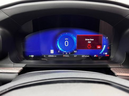 Used 2023 Ford Explorer Platinum w/ Technology Package image 25