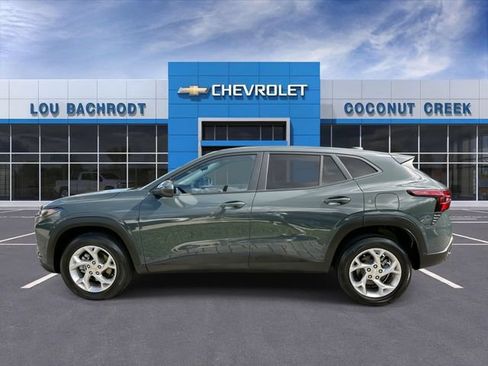 Used 2025 Chevrolet Trax LS w/ LS Convenience Package FWD image 5