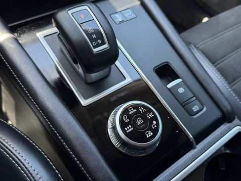 Used 2024 Mitsubishi Outlander SE AWD/4WD image 29