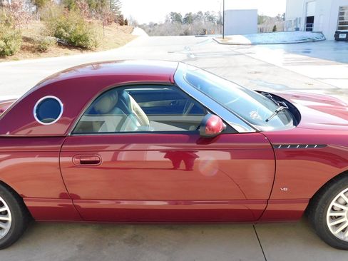Used 2004 Ford Thunderbird image 31