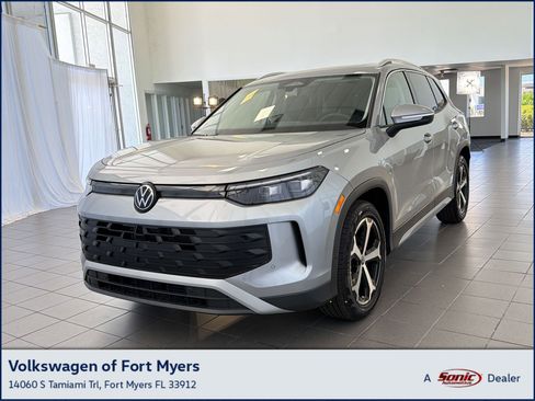 New 2026 Volkswagen Tiguan SE image 1