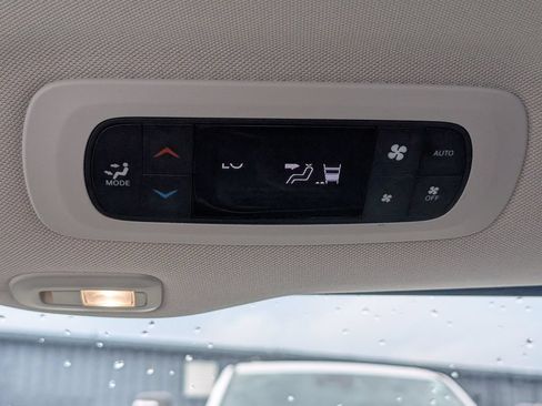 Used 2023 Chrysler Pacifica Limited FWD image 18