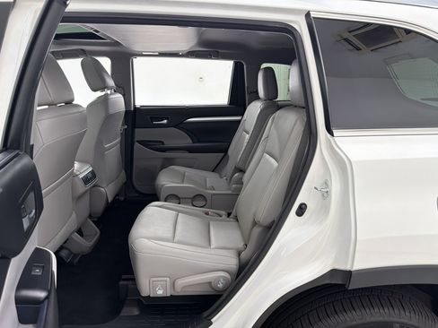 Used 2017 Toyota Highlander XLE FWD image 27