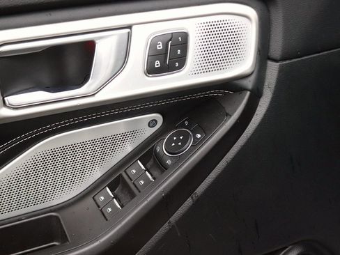 Used 2020 Ford Explorer ST w/ ST Street Pack image 9