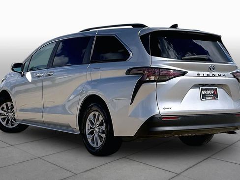 Used 2025 Toyota Sienna XLE FWD image 12