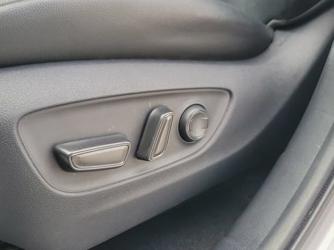 Used 2022 Toyota Highlander XLE FWD image 16