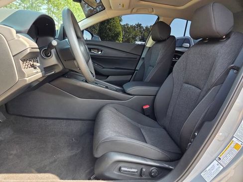 Used 2025 Honda Accord SE image 9