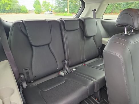 Used 2024 Kia Carnival LX FWD image 19