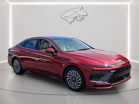 Used 2025 Hyundai Sonata Limited FWD image 6