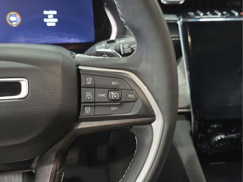 Used 2023 Jeep Grand Cherokee Limited AWD/4WD image 19