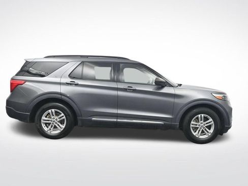 Used 2022 Ford Explorer XLT w/ Equipment Group 202A RWD image 4