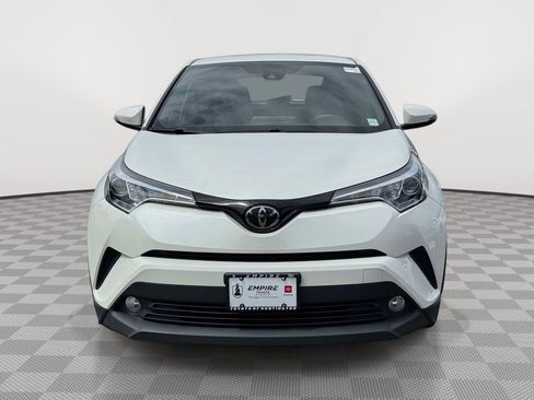 Used 2018 Toyota C-HR XLE FWD image 2