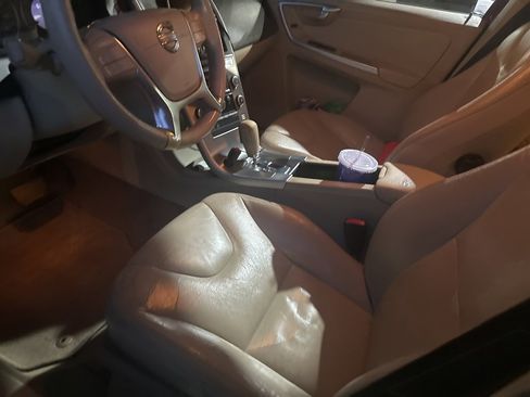 Used 2011 Volvo XC60 3.2 image 11