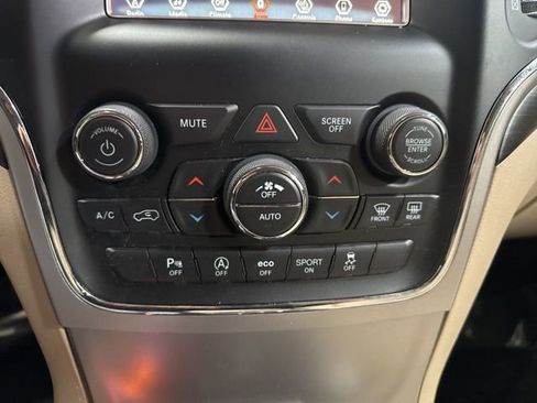 Used 2019 Jeep Grand Cherokee Laredo AWD/4WD image 20