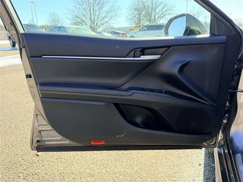 Used 2022 Toyota Camry SE image 16