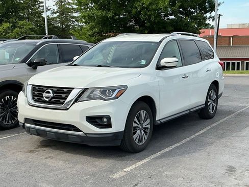 Used 2020 Nissan Pathfinder SV FWD image 2