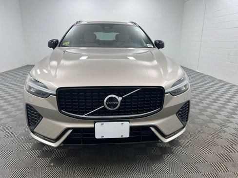 Used 2024 Volvo XC60 B5 Ultimate w/ Protection Package Premier AWD/4WD image 3