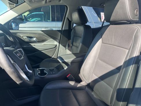 Used 2024 GMC Terrain SLT image 8