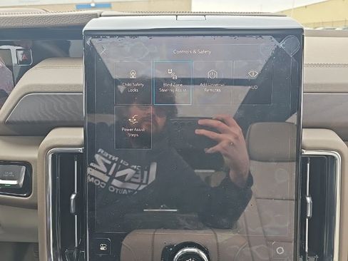 Used 2025 GMC Yukon Denali w/ Denali Reserve Package image 29