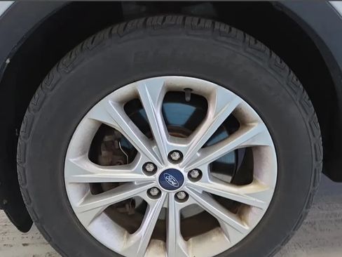 Used 2017 Ford Escape SE w/ Equipment Group 201A AWD/4WD image 12