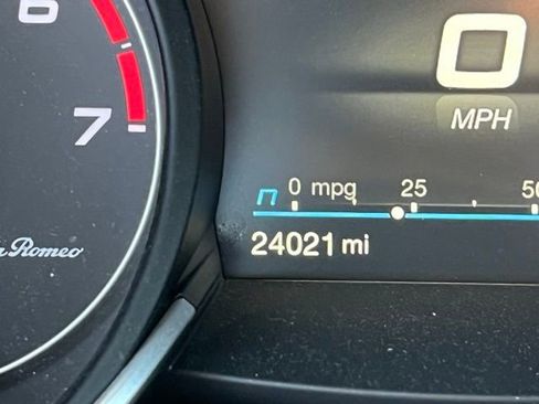 Used 2023 Alfa Romeo Stelvio Sprint image 26