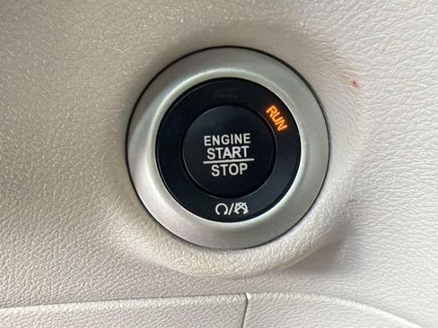 Used 2021 Chrysler Voyager Lxi FWD image 24