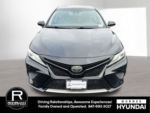 Used 2018 Toyota Camry XSE image 3